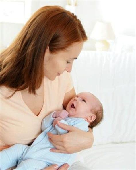 How To Pick Up And Hold A Newborn Newborn New Baby Products Baby