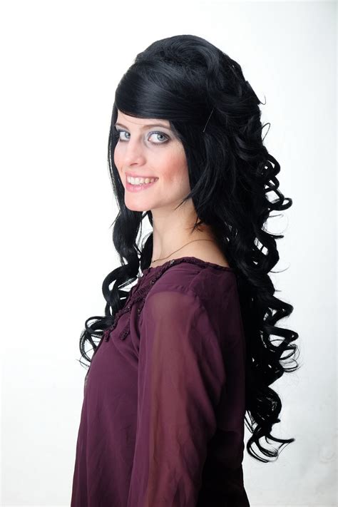 Ist ihr haar schwarz gefärbt und sie möchten es aufhellen, sollten sie unbedingt zum friseur gehen. Perücke Lang Scheitel Locken Schwarz Modell: F2558DRESS ME ...