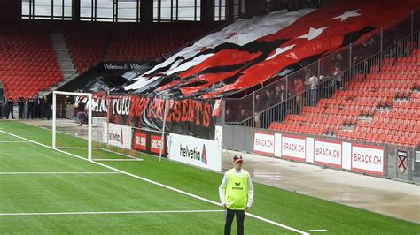 Fc sion scores 1 goals in a match. Tifo du FC Sion face à Xamax, 18.09.2016 - YouTube