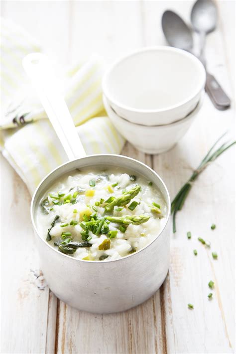 Tous les éléments sont en réserve pour un plat préparé très rapidement. Recette risotto jardinière aux légumes verts - Marie Claire