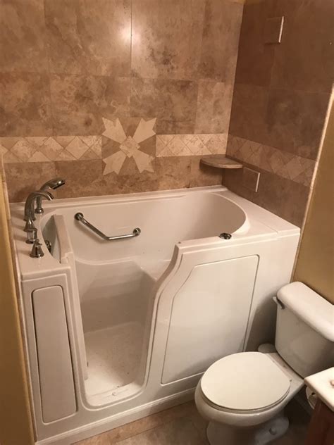 That's why we carry walk in baths with and without hydrotherapy, chromotherapy, heated seats and aromatherapy. Walk-in Bathtubs in Portage Lakes - Akron Bath Remodeling
