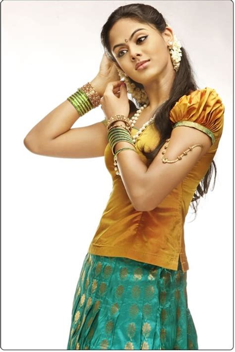 Actress Karthika Nair In Kerala Saree Stills ~ Gallery Bay