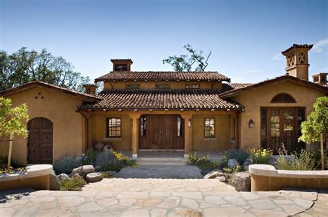 During the 1900s, when hacienda homes were further popularized by the colonial revival movement, many homebuilders chose to build their houses with traditional materials, like adobe and clay, rather than utilizing them out of necessity. hacienda courtyard home | Hacienda Style Homes With ...
