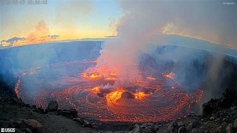 Kilauea One Of The Worlds Most Active Volcanoes Begins Erupting