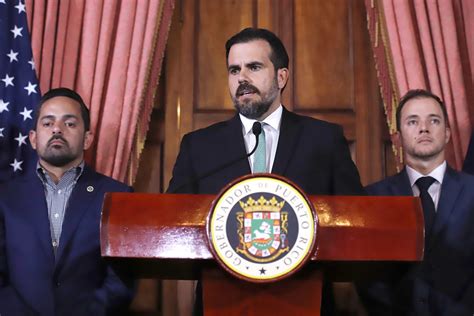 Gabinete Del Gobernador De Puerto Rico Llega A Reunión De Emergencia En