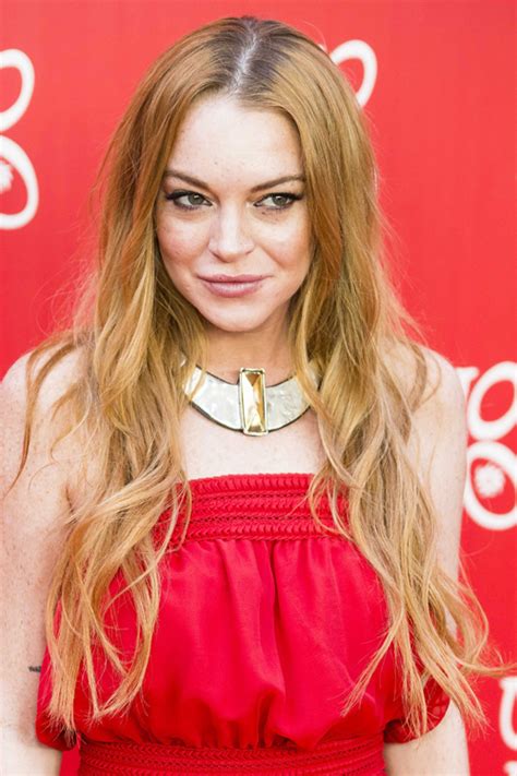 lindsay lohan wavy light brown long layers loose waves hairstyle steal her style