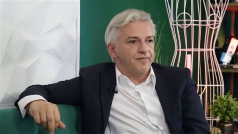 Alföldi róbert nemzedéke egyik kiváló színésze, aki az elmúlt években rendezőként is szép sikereket ért el. Alföldi teljesen kitárulkozott az egykori Való Világos ...