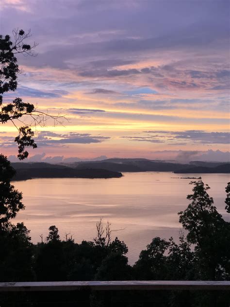 Beaver lake Arkansas. [OC] [1920X1080] https://ift.tt/2NSQxrA