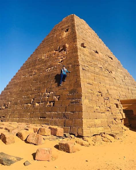 📸 Anitabr00ks 📍 Forgotten Pyramids Of Meroë Sudan Pyramids Meroe