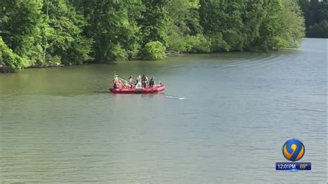 Officials 3 Rescued 1 Drowned After Boat Sinks On Catawba River Youtube