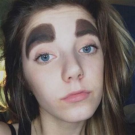 30 Girls Who Clearly Overdone Makeup Page 1