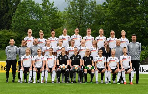 Deutschland verliert 0:2 gegen england. Fußball heute: Deutschland - Schweden im Live-Stream und ...