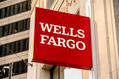 It has a smaller lineup of cards than many of the big credit card companies. How to Apply for a Wells Fargo Rewards Card and Earn Bonus Points - GoHow.co