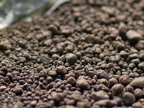 It is recommended to use rocks or other forms of decoration between each substrate as a barrier to prevent them from mixing together over time. Buy Aquarium Soil - Aquasoil | GARNELENHAUS