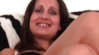 Brunette Menelanjangi Telanjang Menggosok Vagina Di Sofa Tube Porn Video