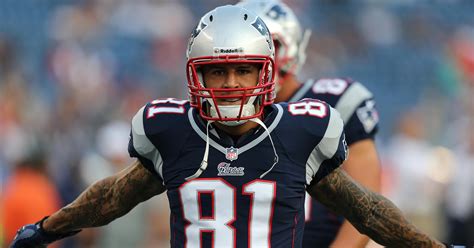 Tim tebow and tom brady tried to keep aaron hernandez out of trouble. An Inside Look at Aaron Hernandez and Tim Tebow's Friendship