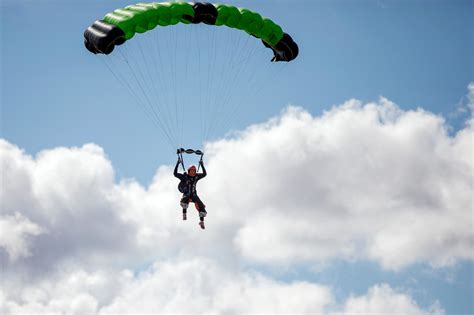 Como Se Abre Un Paracaídas Paso A Paso Skydive Madrid