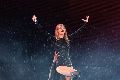 Taylor Swift Sydney Concert In The Rain November 2018 Popsugar