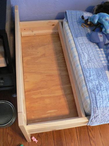 Einige menschen hätten medizi­nisch versorgt, ein verletzter kunde habe genäht werden müssen. Hacking a toddler bed - Dabbled