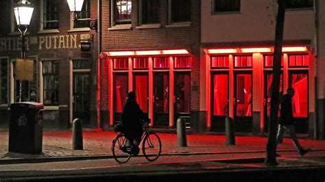 La Alcaldesa De Ámsterdam Considera Cerrar El Barrio Rojo Dadas Las Condiciones Inaceptables Que