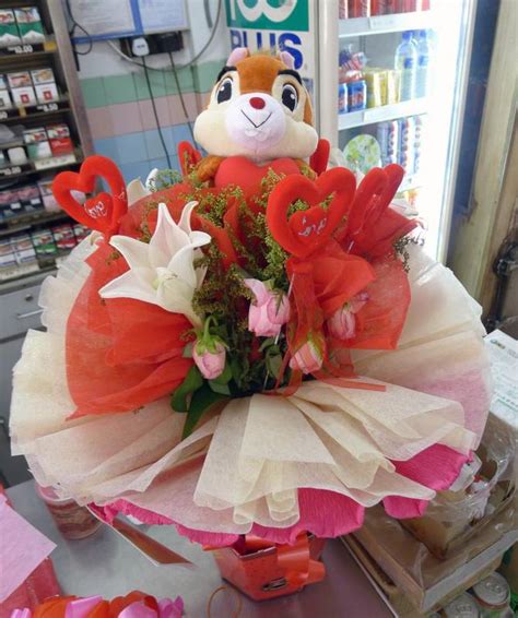 The site owner hides the web page description. 老公兒女分別送花‧婦女窩心情人節 - 光明日报