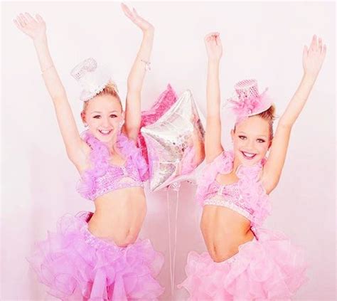Maddie Ziegler And Chloe Lukasiak Besties Dance Moms Girls Dance Moms Chloe Lukasiak