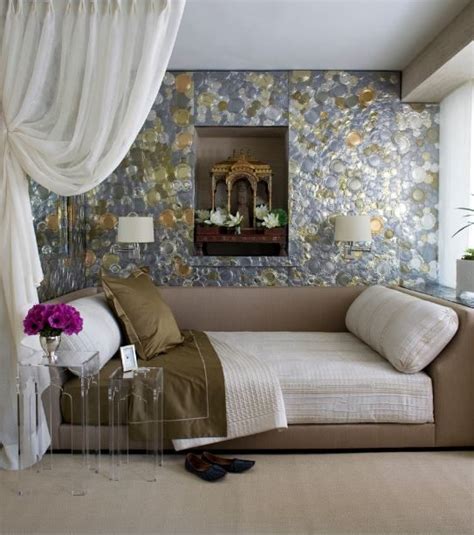 Though most commonly people choose to combine the colors in bedding and the sixth of our 10 red and black living room ideas resemble the second. Futuristic and Luxurious Silver Gold Bedroom Ideas