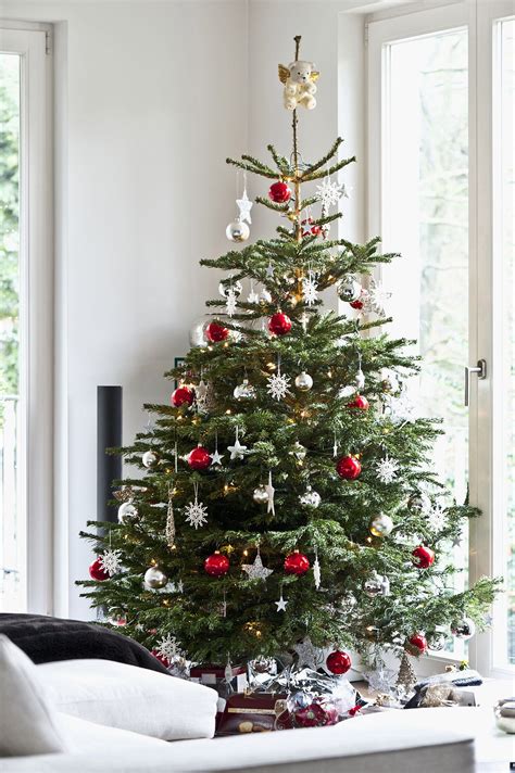11 Tips For Decorating Your Holiday Tree Like A Pro Cheap Christmas