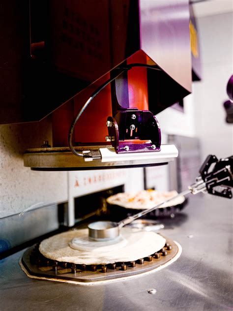 Pazzi Le Robot Qui Fabrique Les Pizzas Sinstalle Paris
