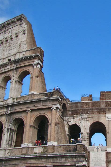 Le colisée est le principal emblème de rome, une imposante construction de presque 2 000 ans. Le #colisée de #Rome | Voyage rome, Visiter rome, Rome italie