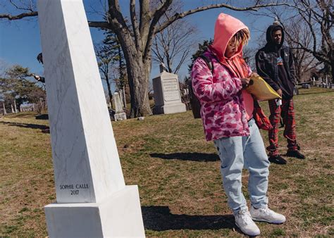 Juice Wrld The Young Rapper Confronts Death At A Brooklyn Cemetery
