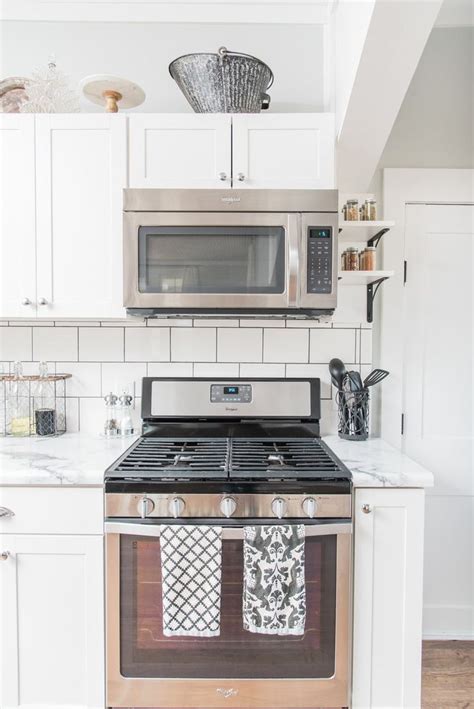 Whether you're a diyer updating your kitchen or a pro building a kitchen in a new home, lowe's has the kitchen cabinets you need to bring style and storage to your space. Lowe's Stock Cabinets Review | Diamond Now Arcadia White Shaker Cabinets — Elizabet… | Lowes ...