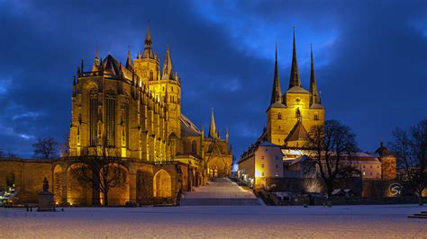 Recomendamos que reserve as excursões em erfurt cathedral atempadamente para garantir o seu lugar. Erfurt Cathedral in the light of evening lights, Germany ...