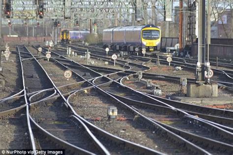 Britains Most Crowded Trains Revealed Daily Mail Online