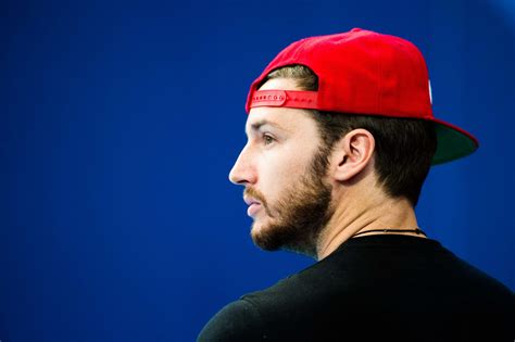 Az úszóedzőt nem zavarta a nagy közönség, ám izgult barátnője jelenléte miatt. Shane Tusup Has Verbal Altercation With Officials At Youth ...
