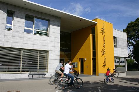 Dementsprechend vielfältig sind die offenen angebote für alle generationen, jedoch orientiert sich das haus mit seinen. Neues Objekt Peter-Rantzau-Haus in Ahrensburg | Facility ...
