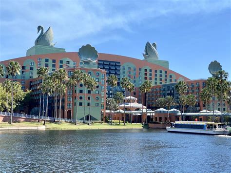 Review Walt Disney Worlds Swan And Dolphin Resort Theme Park Professor