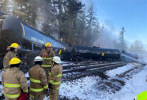 Kuow Train Carrying Crude Oil Derails Catches Fire In Whatcom County