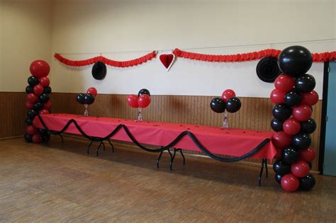 DECORATION DE SALLE A LEYMENT POUR UN ANNIVERSAIRE - AMUSEMENT'VOTRE