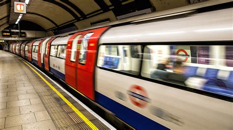 Foto S Londen Engeland Een Metro Underground Trein X