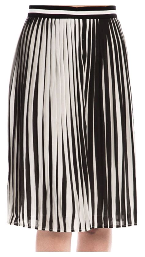 Black And White Pleated Skirt Modest Outfits Modest Fashion White
