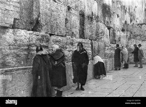 People At The Wailing Wall Jerusalem Stock Photo Alamy