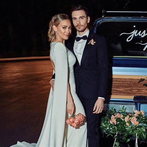 Hilary duff tied the knot to her hockey player beau, mike comrie in a candlelit evening ceremony on saturday 14. Yearender 2019: Most talked-about Hollywood celebrity weddings - Entertainment - Dunya News