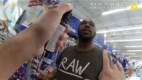Police Struggle To Detain Angry Wal Mart Shoplifter Youtube