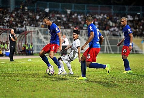 Pada pertemuan #jdtsel untuk cimb liga super pada musim lalu, 2 gol terhasil dalam perlawanan menentang johor southern tigers di larkin. Preview JDT vs Terengganu: Adakah Morais Akan Pertaruhkan ...
