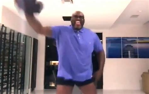Video Shaquille Oneal Dances In Underwear On Live Tv As He Learns Hes Done Covering Nba