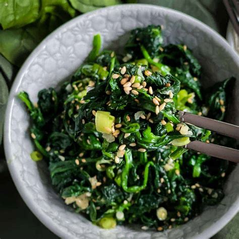 Korean Spinach Side Dish Sigeumchi Namul 시금치나물 The Devil Wears Salad