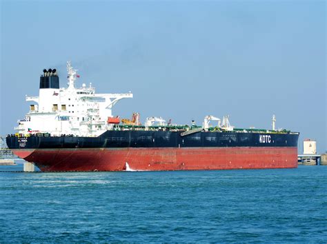 Oil Spill Reported Off China Coast After Tanker, Bulk Carrier Collide ...