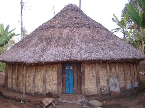 Rumah adat papua barat papua barat adalah provinsi hasil pemekaran wilayah provinsi papua yang baru terbentuk pada 4 oktober 1999 silam. Gambar Rumah Adat dan Namanya Lengkap dari 34 Provinsi di ...