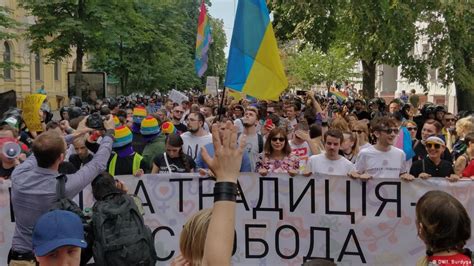 Ukraine Holds Its Biggest Ever Gay Pride Parade News Dw 23 06 2019